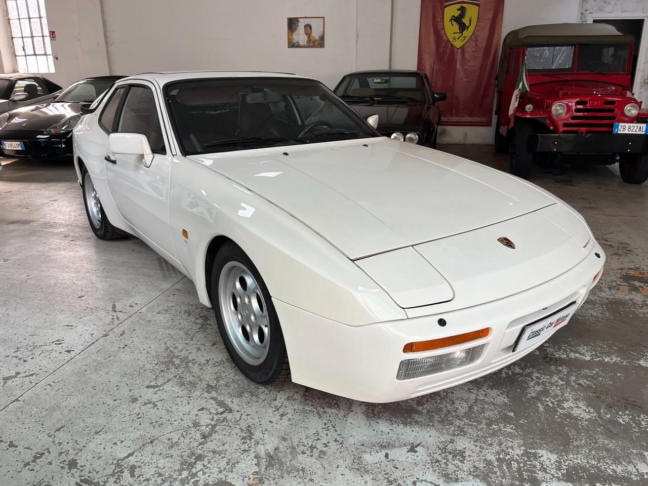 Porsche 944 Turbo cat