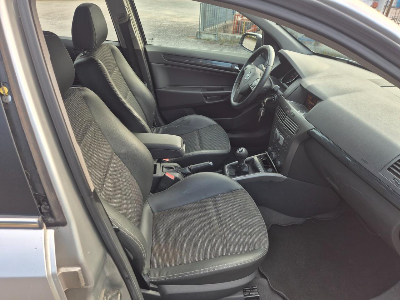 Opel Astra 1.6 16V Twinport 5 porte Cosmo