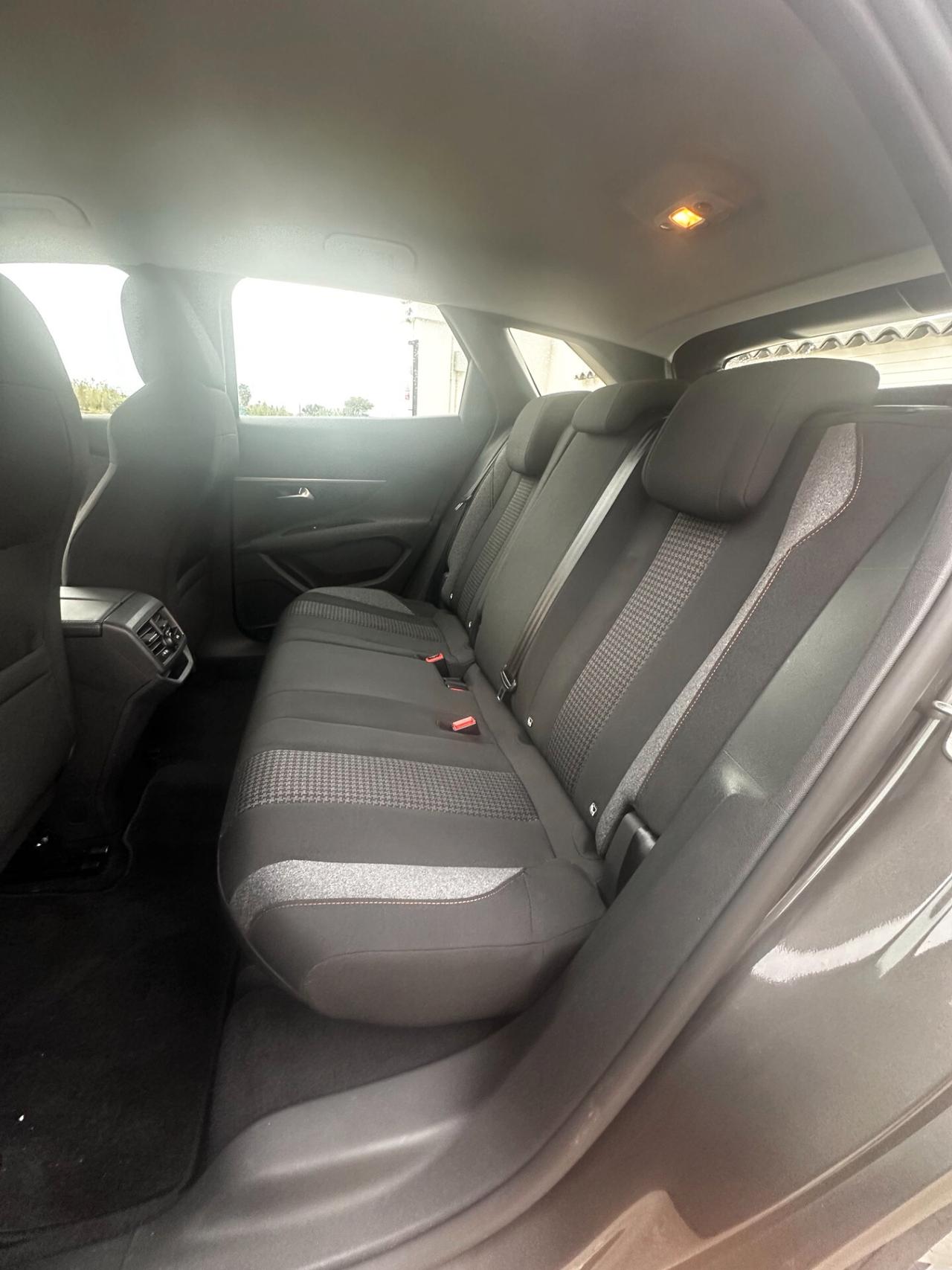 Peugeot 3008 BlueHDi 130 S&S Active Pack