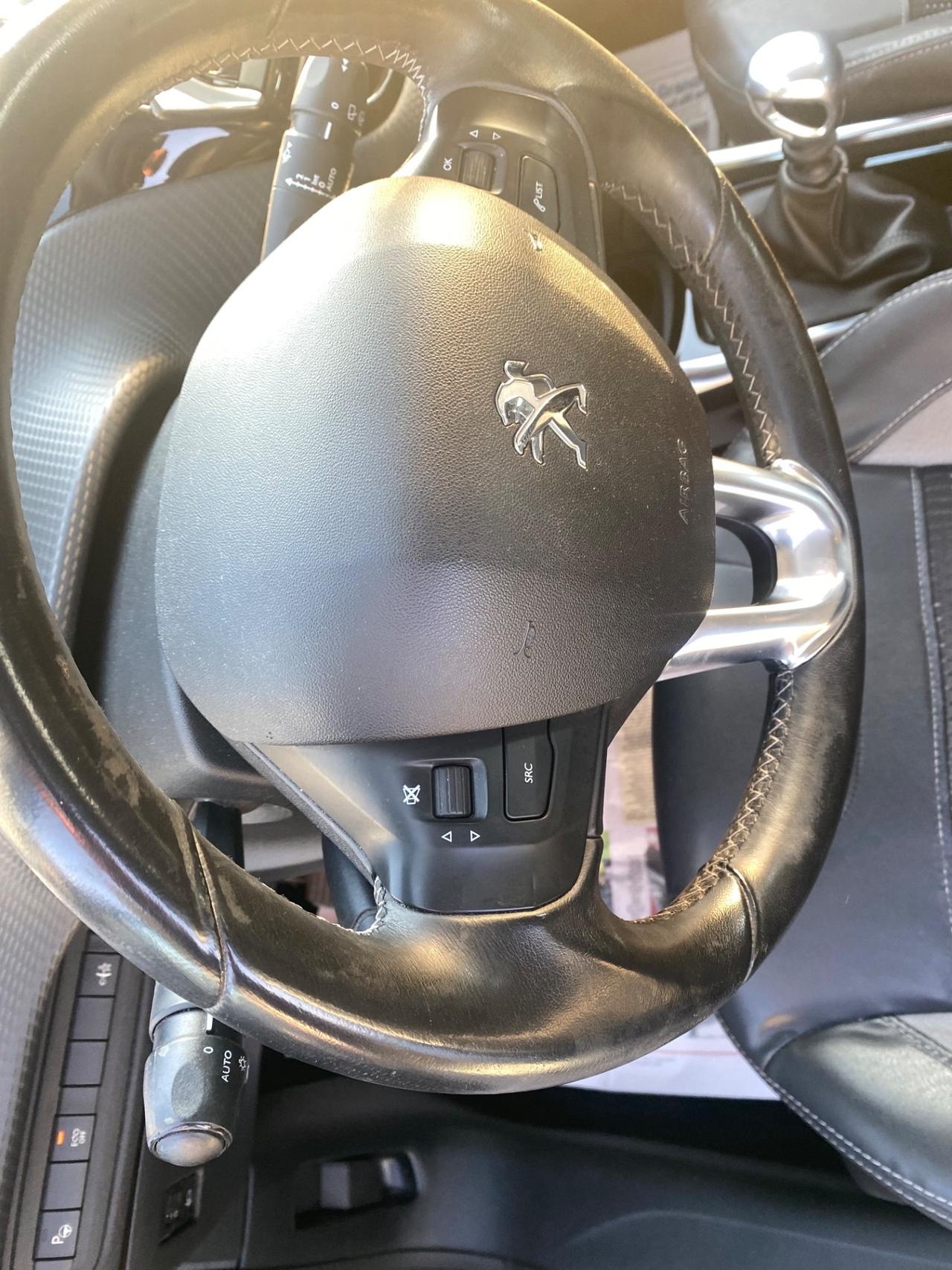 Peugeot 2008 1.6 e-HDi 115 CV Stop&Start Allure