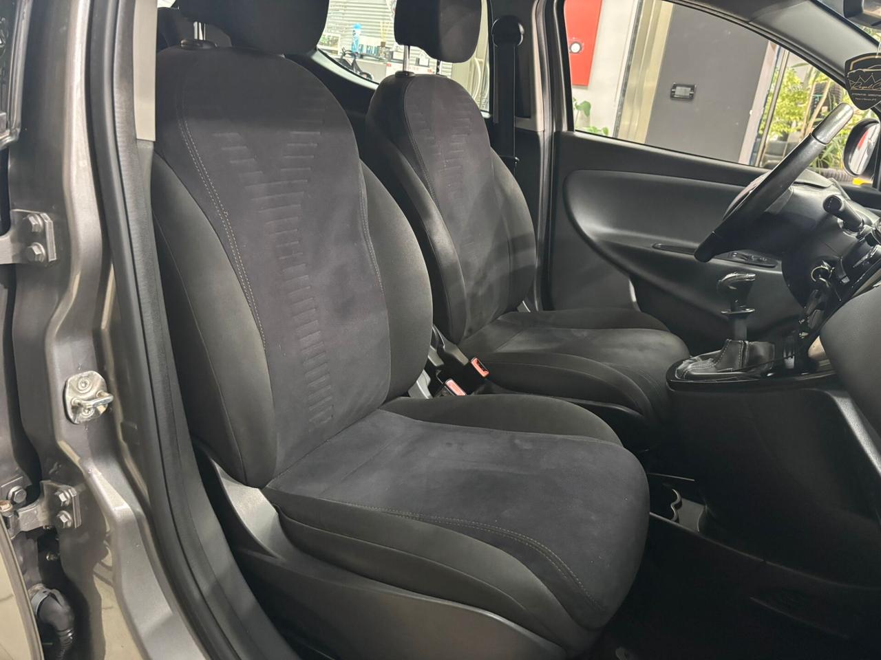 Lancia Ypsilon 1.2 69 CV 5 porte S&S Silver