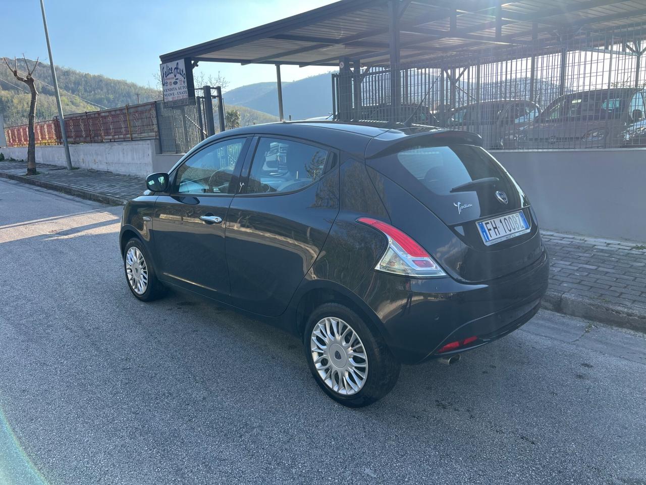 Lancia Ypsilon 1.2 benzina 69cv Gold 2017