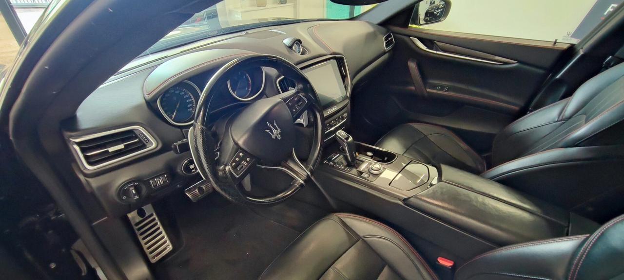 Maserati Ghibli V6 430 CV Q4 Gransport