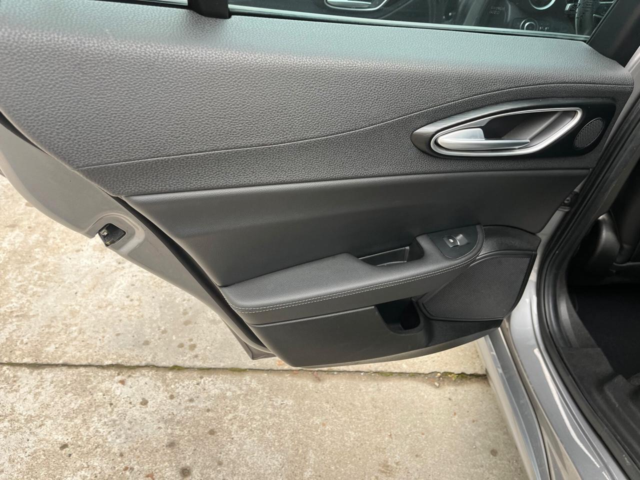 Alfa Romeo Giulia 2.2 Turbodiesel 180 CV AT8 Business Sport Launch Ed.