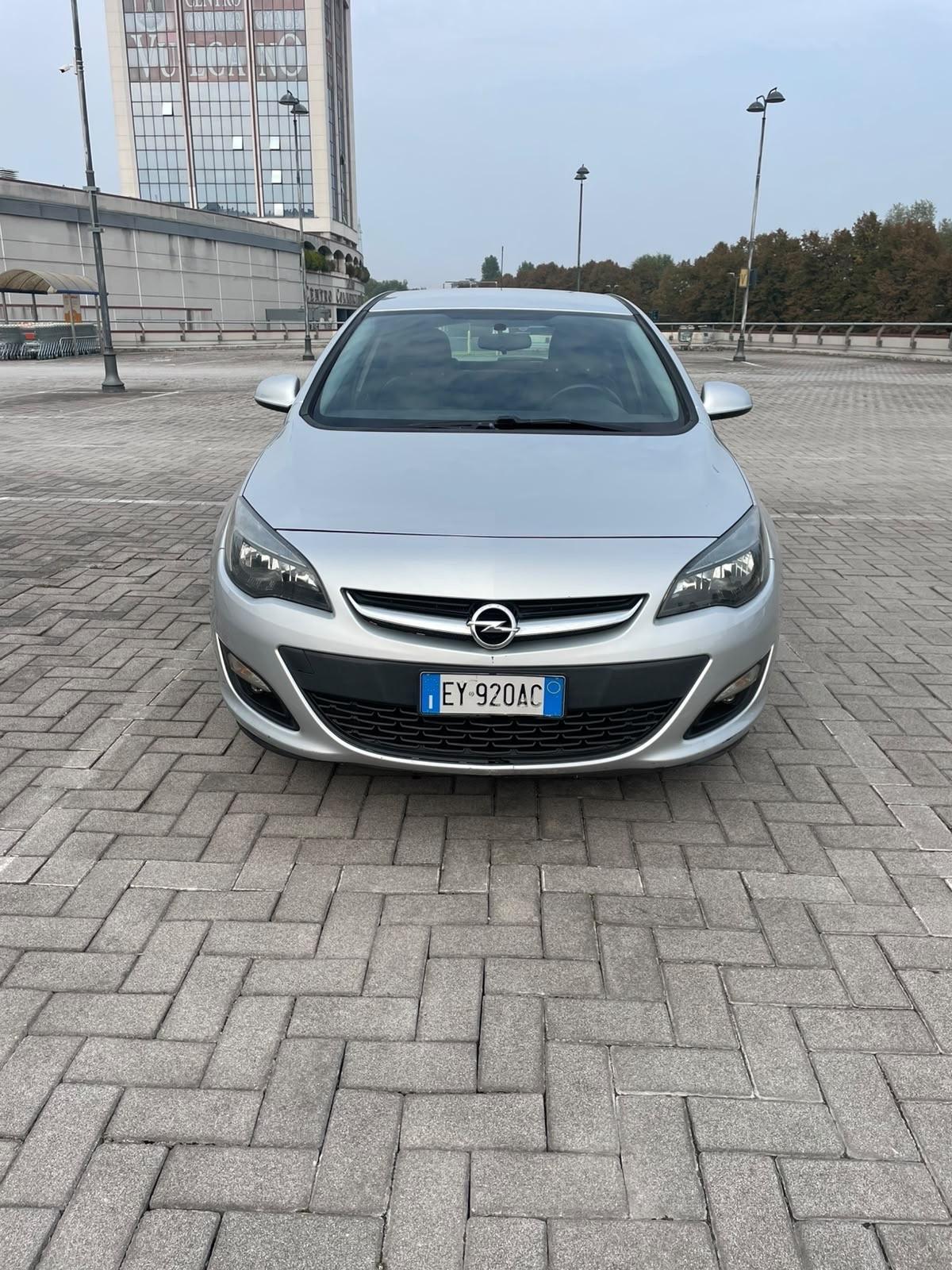 Opel Astra 1.4 100CV 5 porte Cosmo