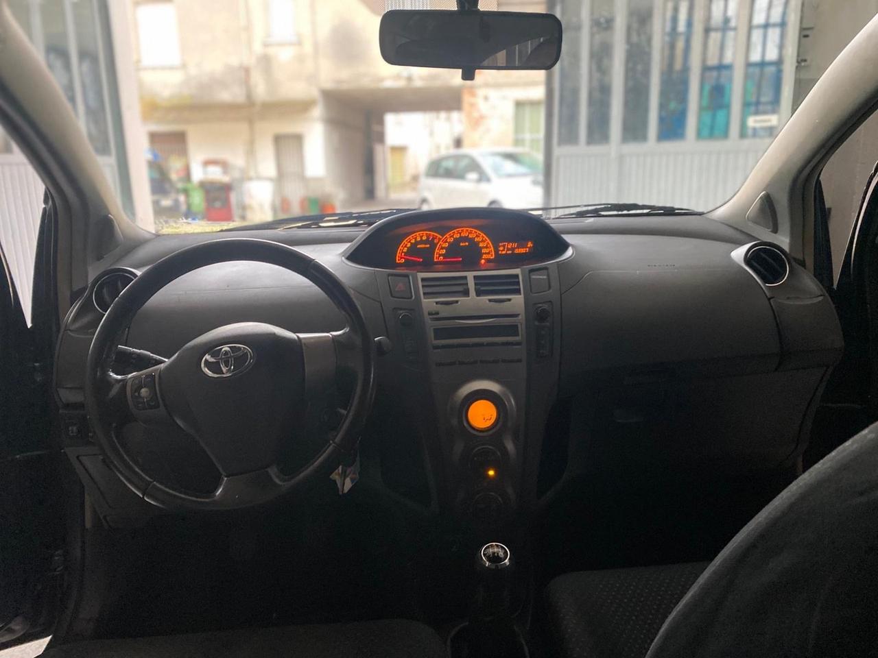 Toyota Yaris 1.0 5 porte Sol