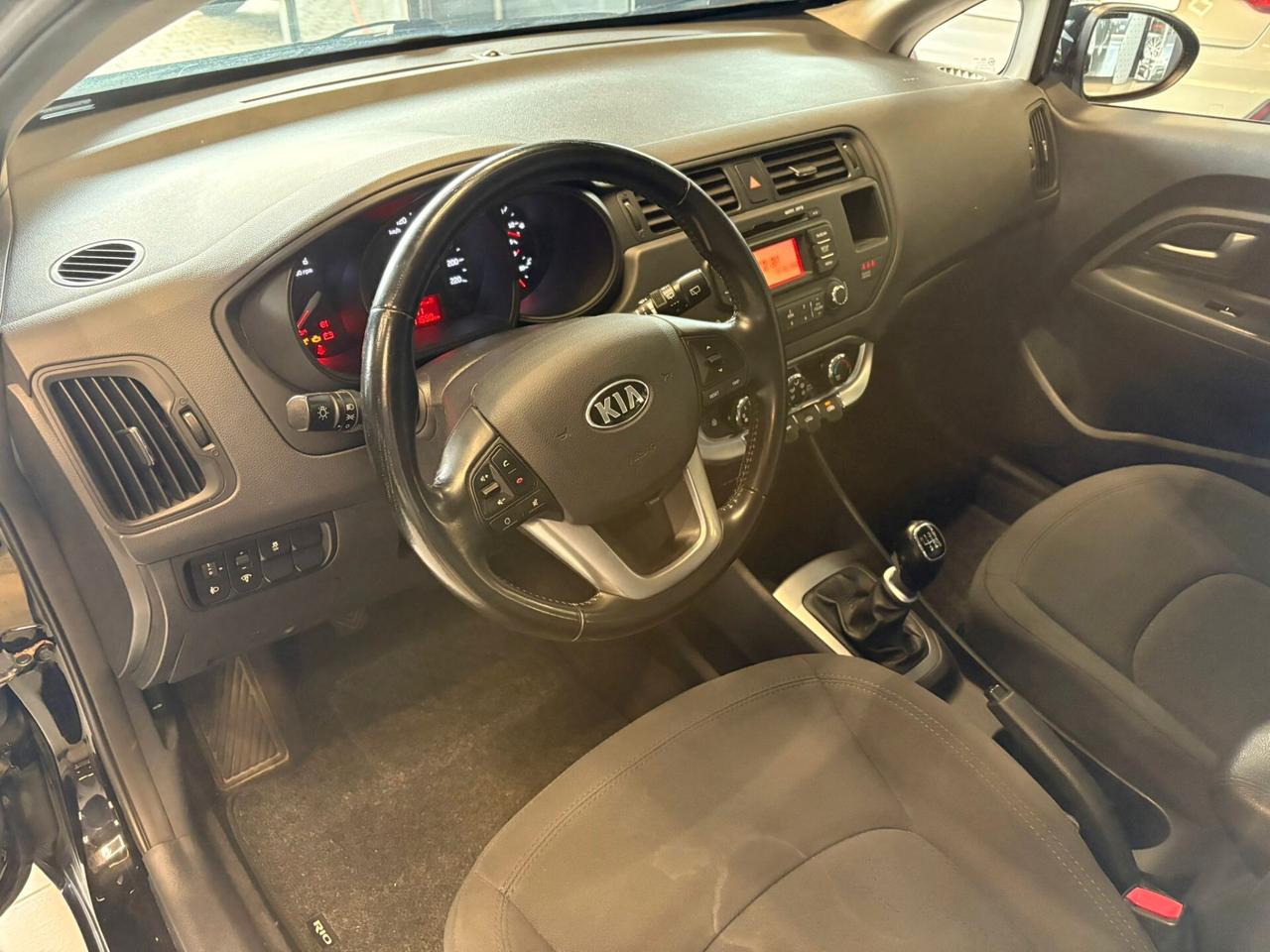 Kia Rio 1.1 CRDi 5p. Cool Neopatentati