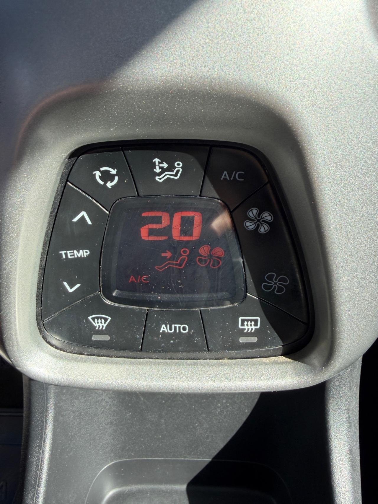 Toyota Aygo 1.0 VVT-i 69 CV 5 porte x-cool