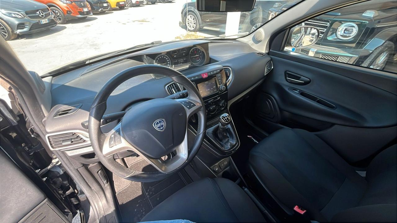 Lancia Ypsilon 1.2 69 CV 5 porte Gold