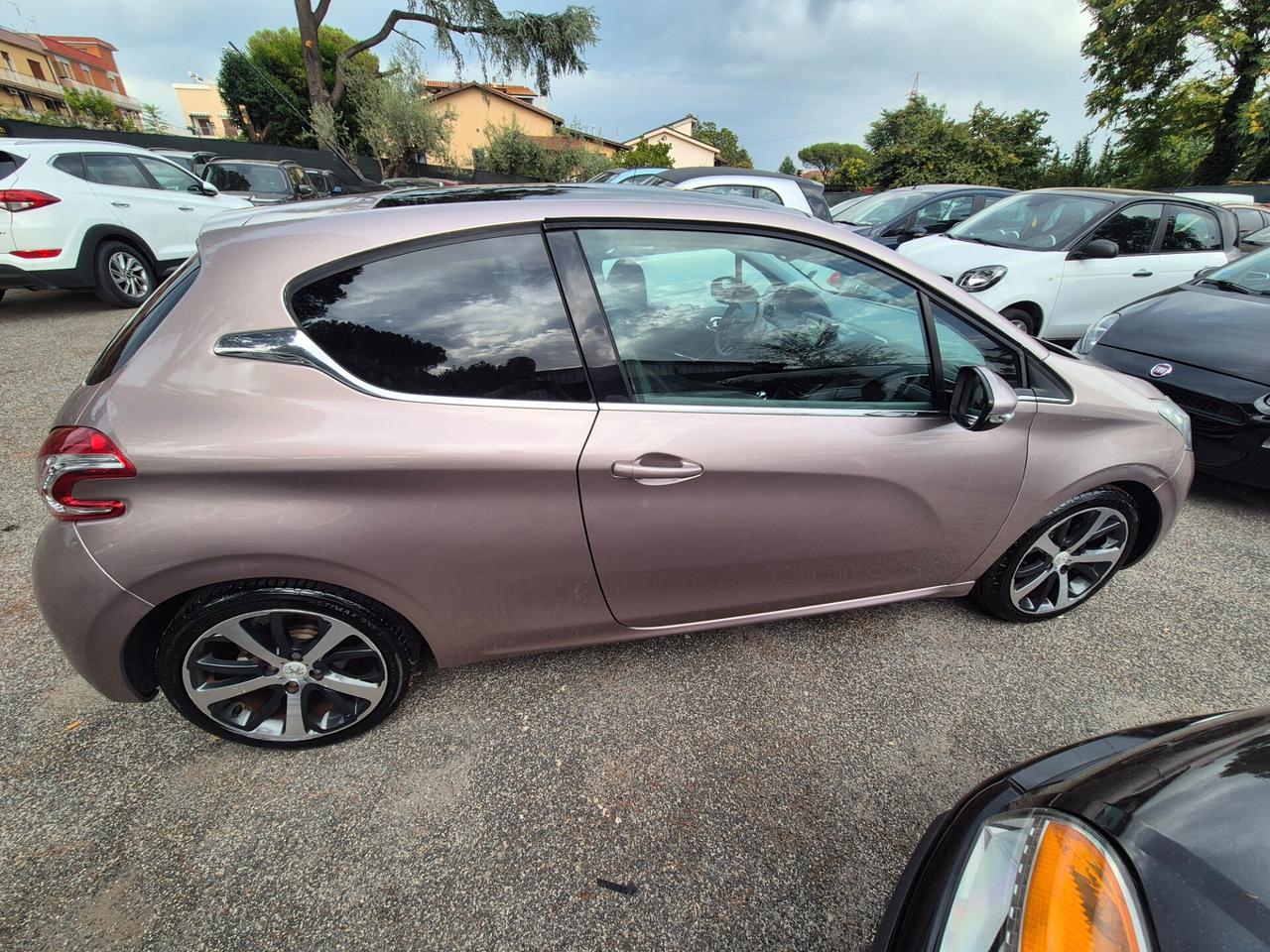 Peugeot 208 1.4 HDi 68 CV 3 porte Allure