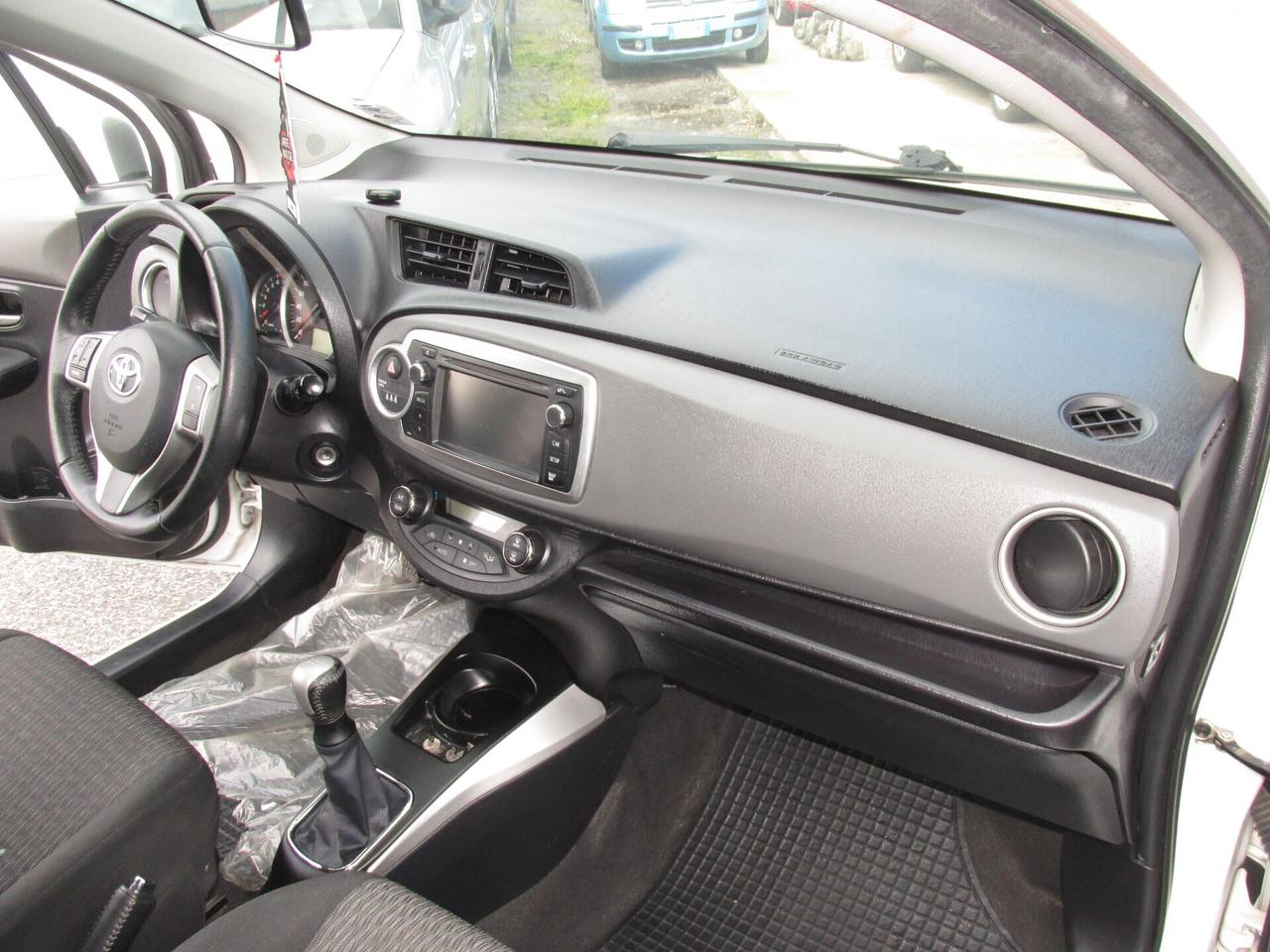 Yaris 1.0 BENZ LOUNGE FULL TELECAMERA 2014