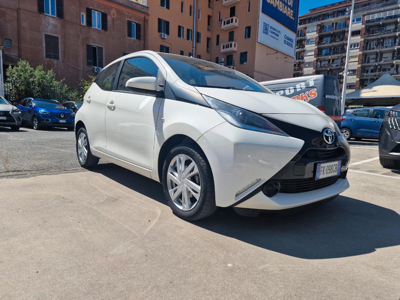 Toyota Aygo 5 Porte Aygo 5p 1.0 x-cite m-mt