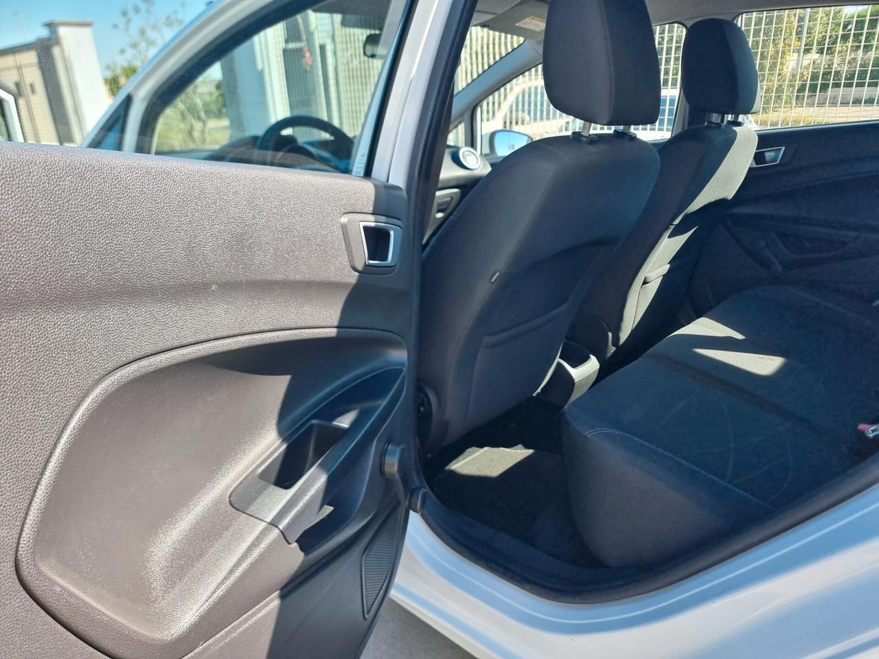 Ford Fiesta 1.5 TDCi 75CV 5 porte Titanium