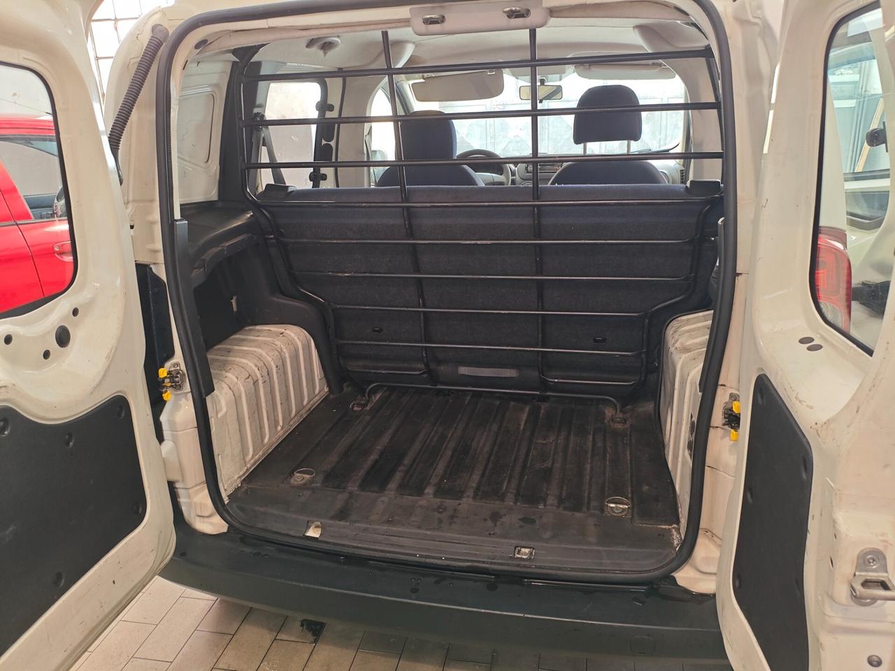 Peugeot bipper tipee