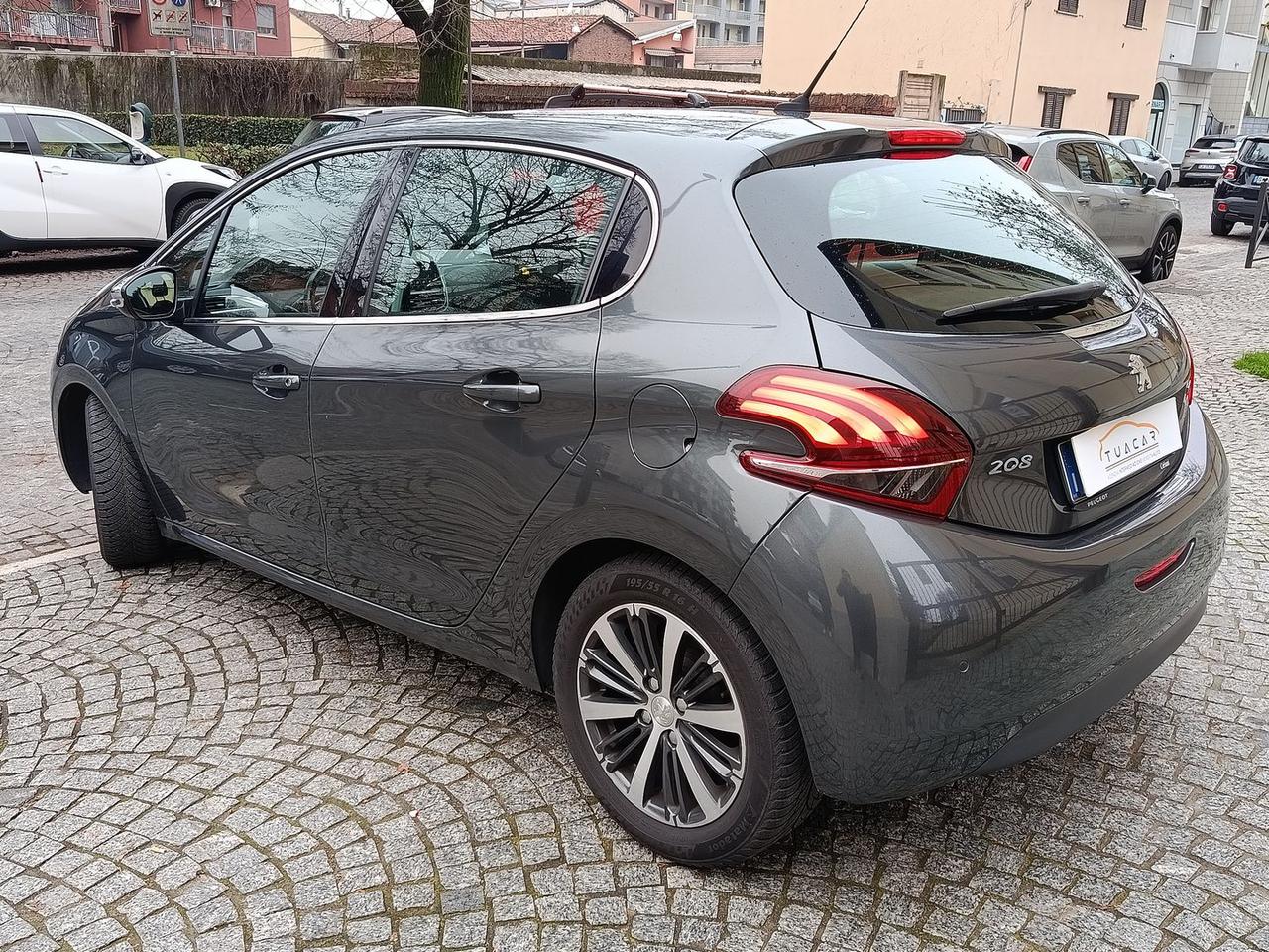 Peugeot 208 Allure 1.2 PureTech 82 #8383