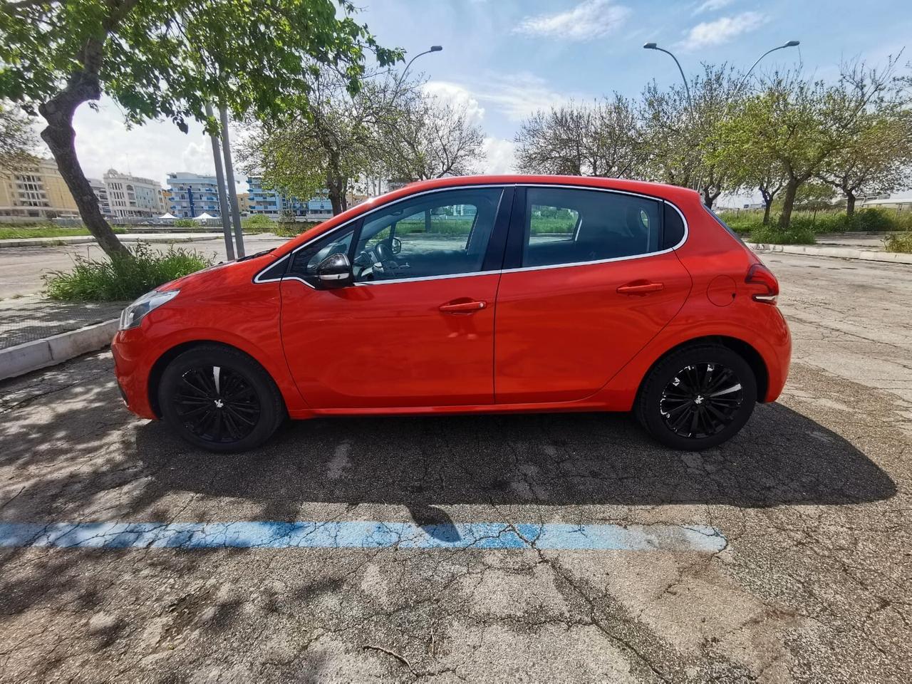 Peugeot 208 BlueHDi 75 5 porte Active - 2015