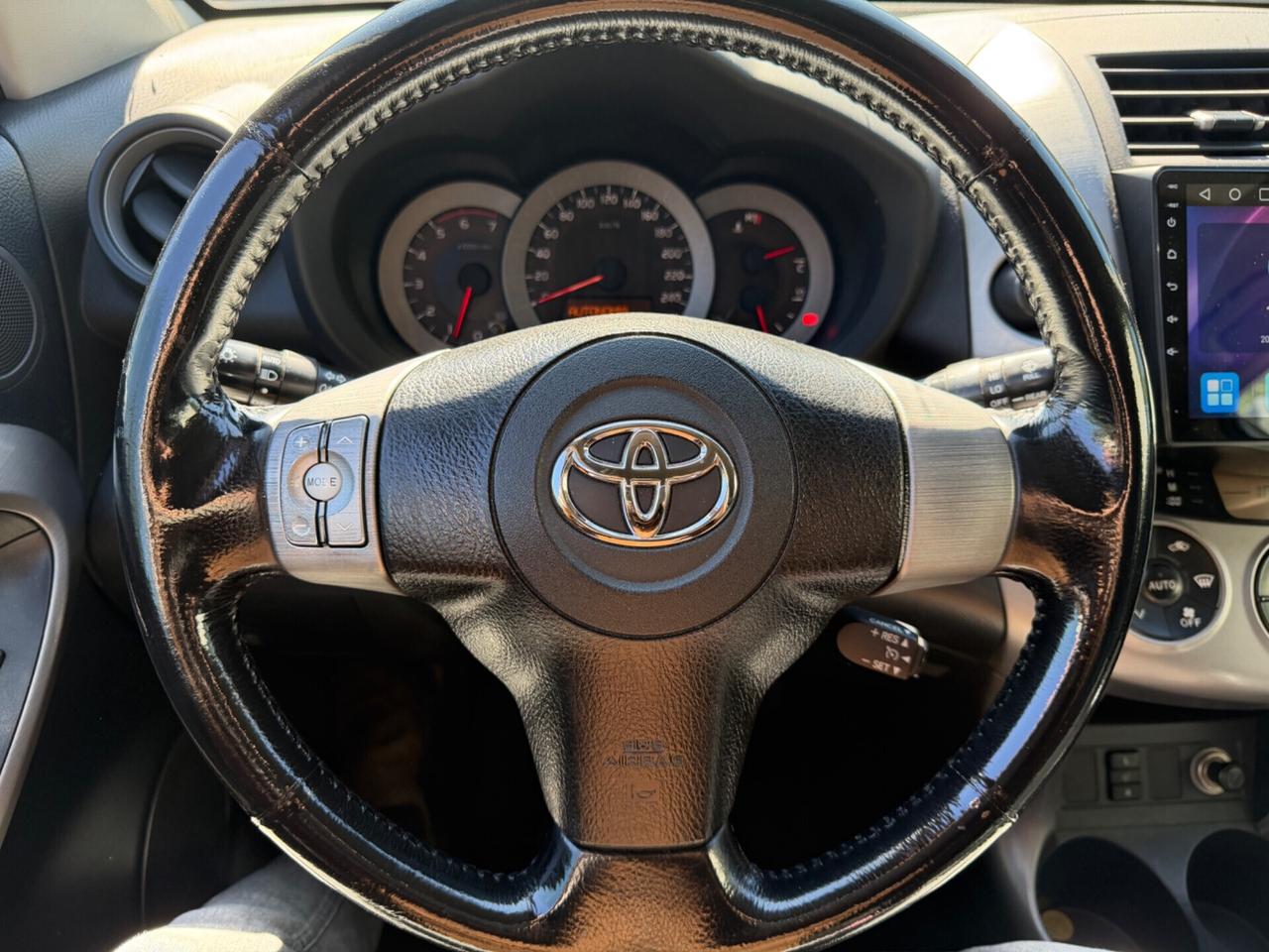 Toyota RAV 4 2.2 D-4D 136 CV tenuto maniacalmente