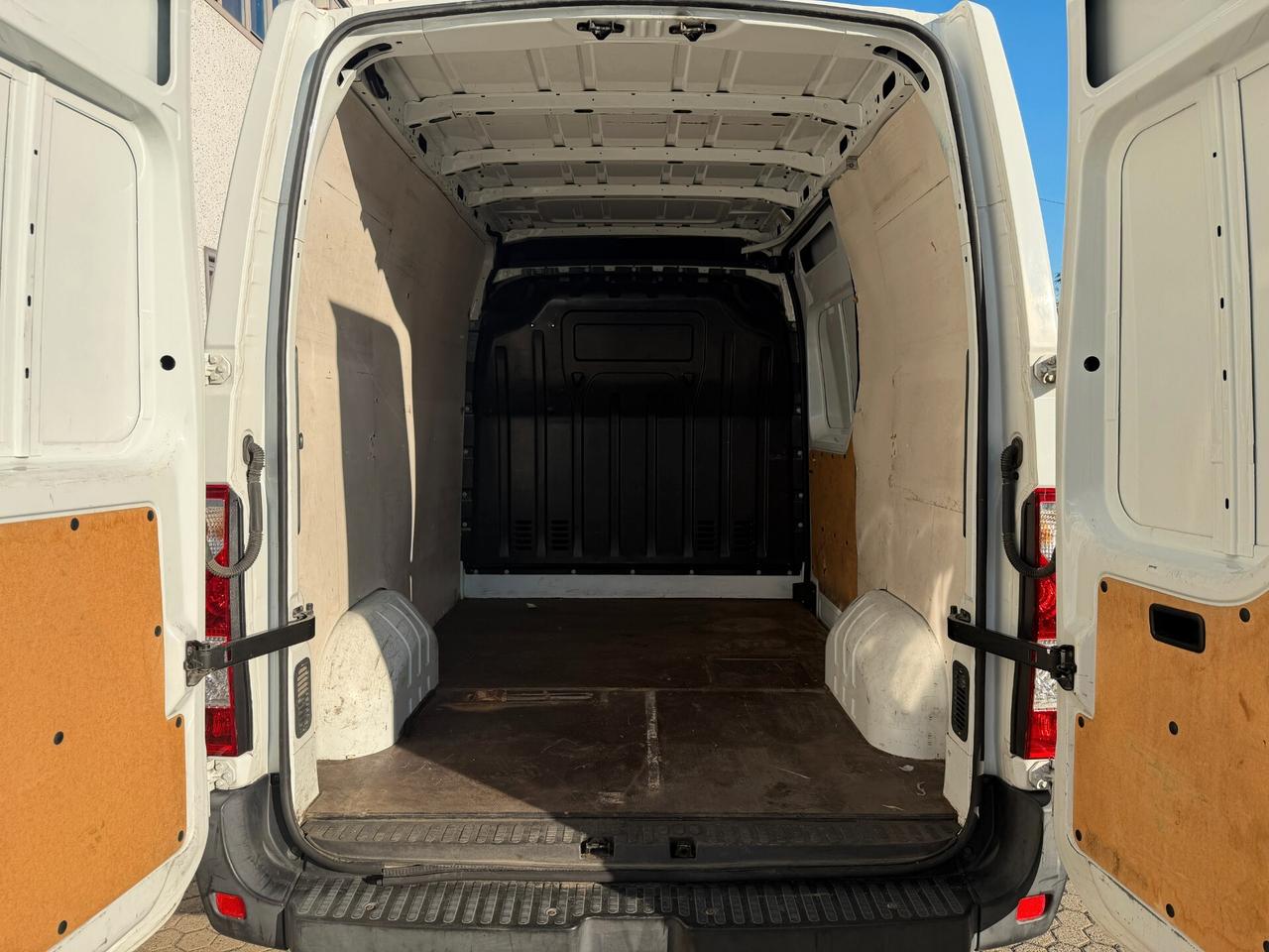 Nissan NV400 35 2.3 dCi PL-TA Furgone