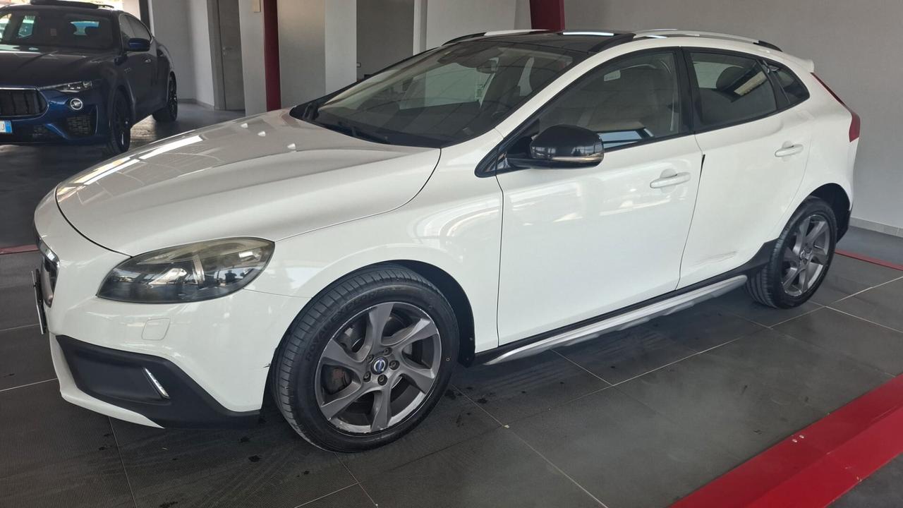 Volvo V40 Cross Country D4 Momentum