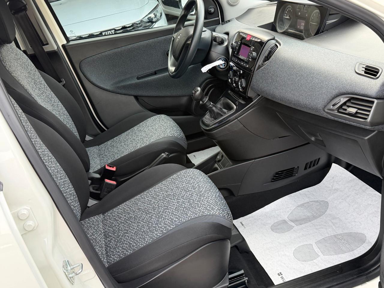 Lancia Ypsilon 1.2 69 cv. ELEFANTINO BLU