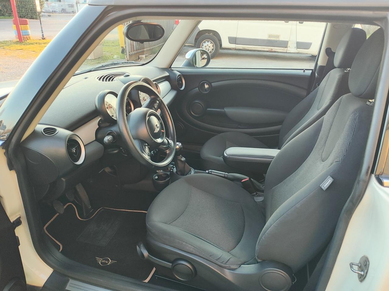 MINI COOPER ONE - adatta a neopatentati