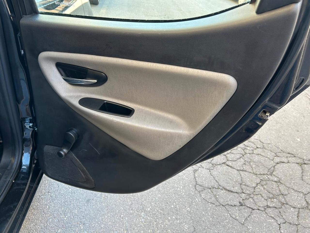 LANCIA YPSILON 1.3 MJT 95CV – 2012 – UNIPROPRIETARIO – GARANZIA 12 MESI – PARI AL NUOVO