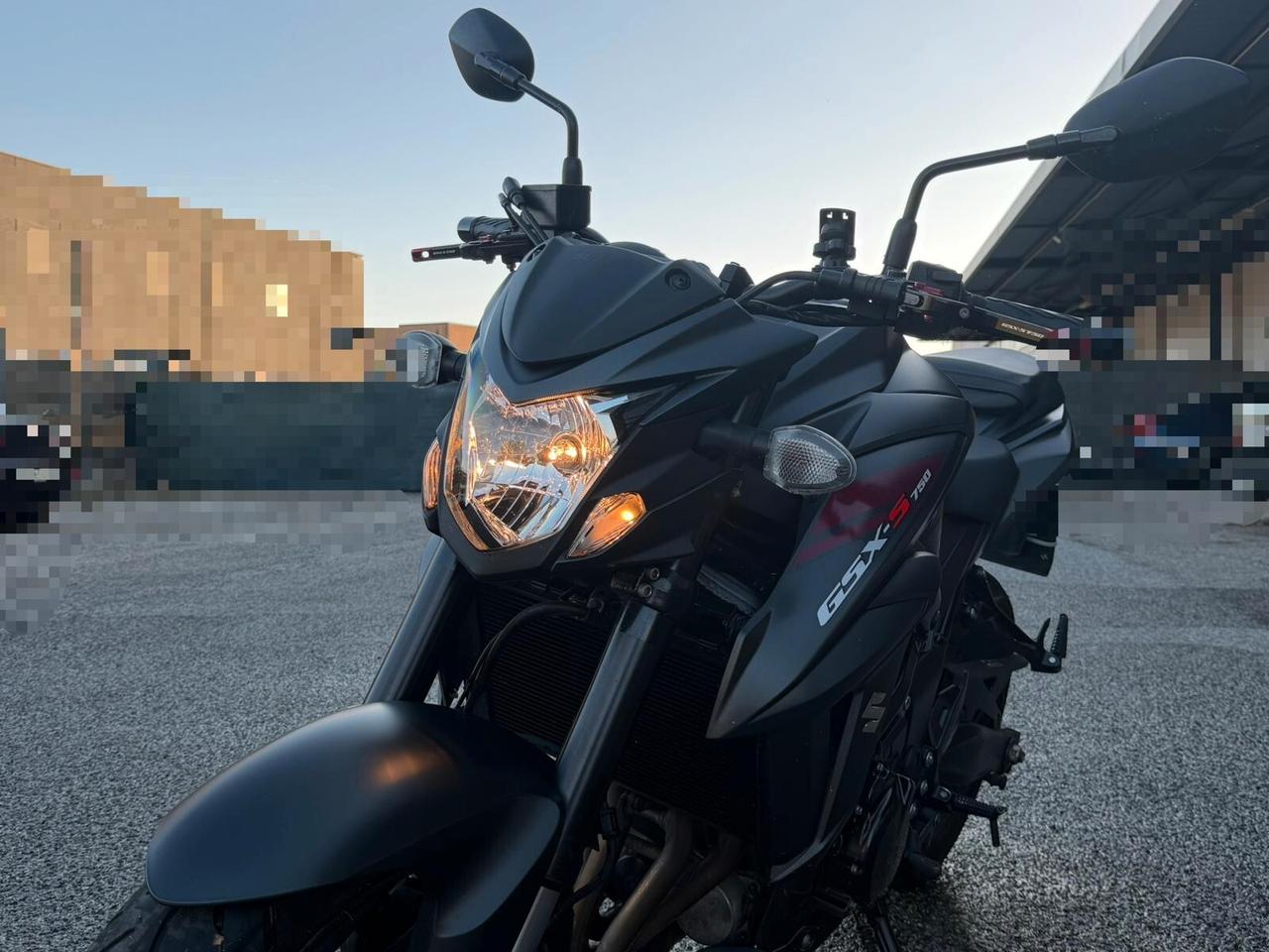 Suzuki GSX S 750