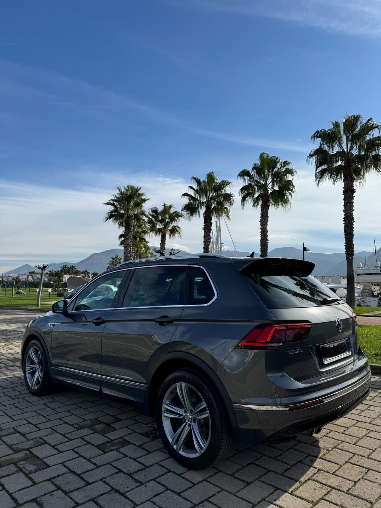 Volkswagen Tiguan R-LINE 2.0 TDI 150 cv DSG