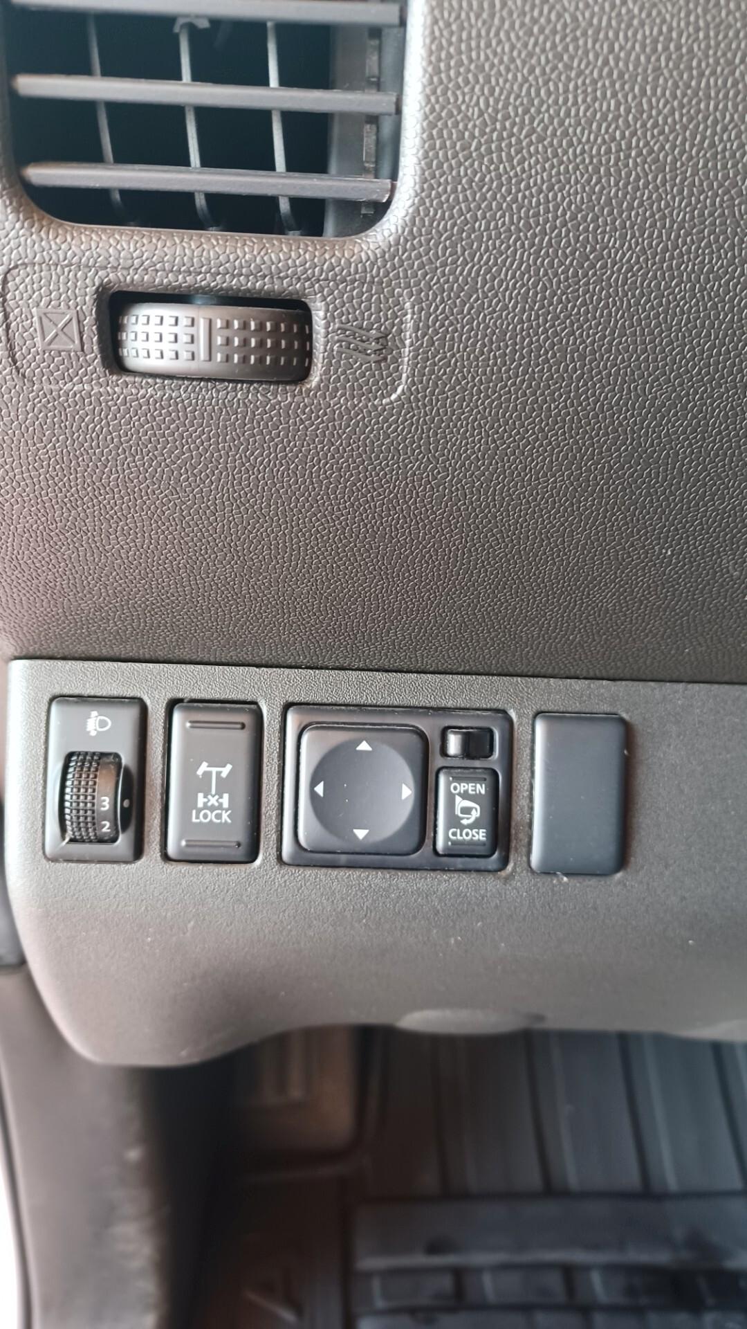 Nissan Navara 2.5 dCi 190CV 4 porte Double Cab LE