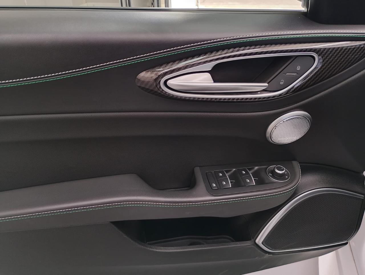 Alfa Romeo Giulia 2.9 V6 Bi-Turbo AT8 Quadrifoglio