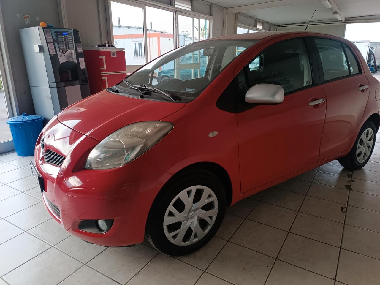 Toyota Yaris 1.0 5 porte Sol