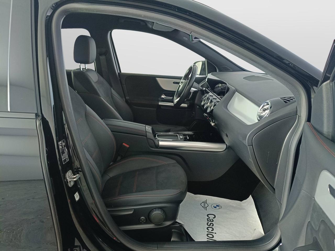 Mercedes-Benz Classe B - W247 2023 - B 180 d AMG Line Premium auto