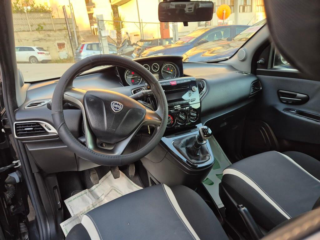 Lancia Ypsilon 1.2 69 CV 5p UNICOPROPRI