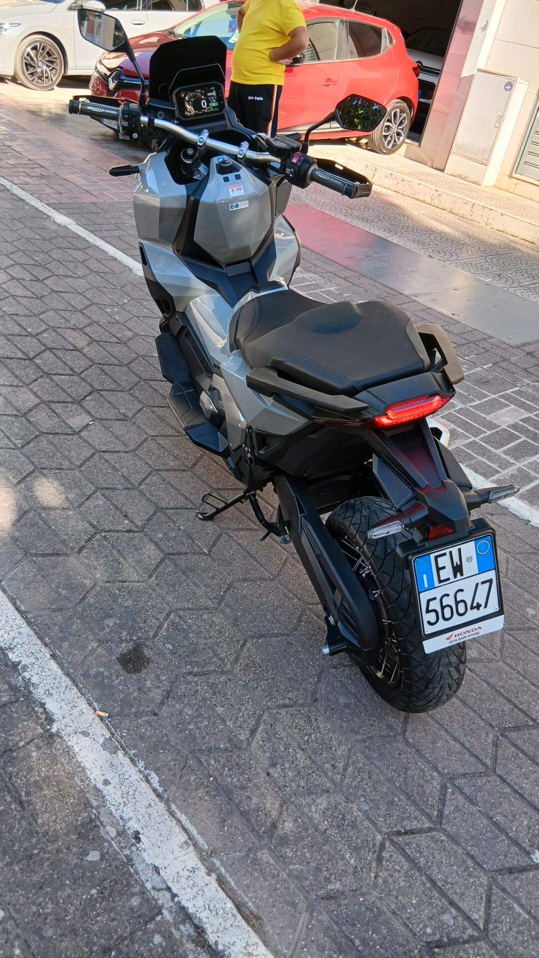 Honda X-ADV 750 PARI AL NUOVO