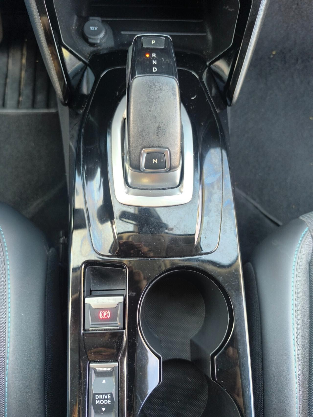 PEUGEOT 2008 1.5 DIESEL EAT8 ALLURE PACK NAVI 10 HD/COCKPIT/