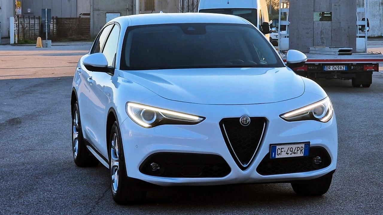 Alfa Romeo Stelvio 2.2 Turbodiesel 160 CV AT8 RWD