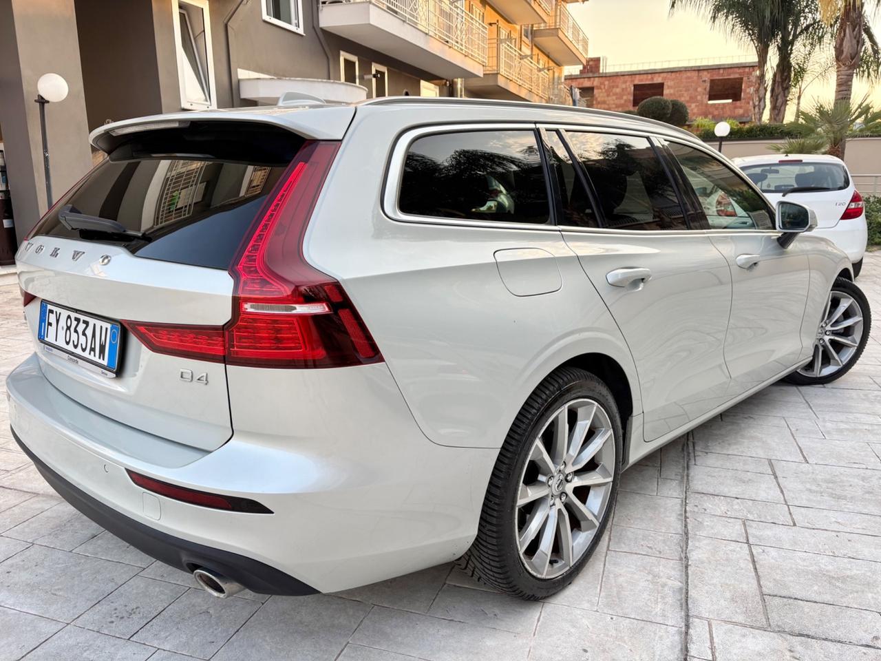 Volvo V60 D4 190cv virtual cockpit automatico