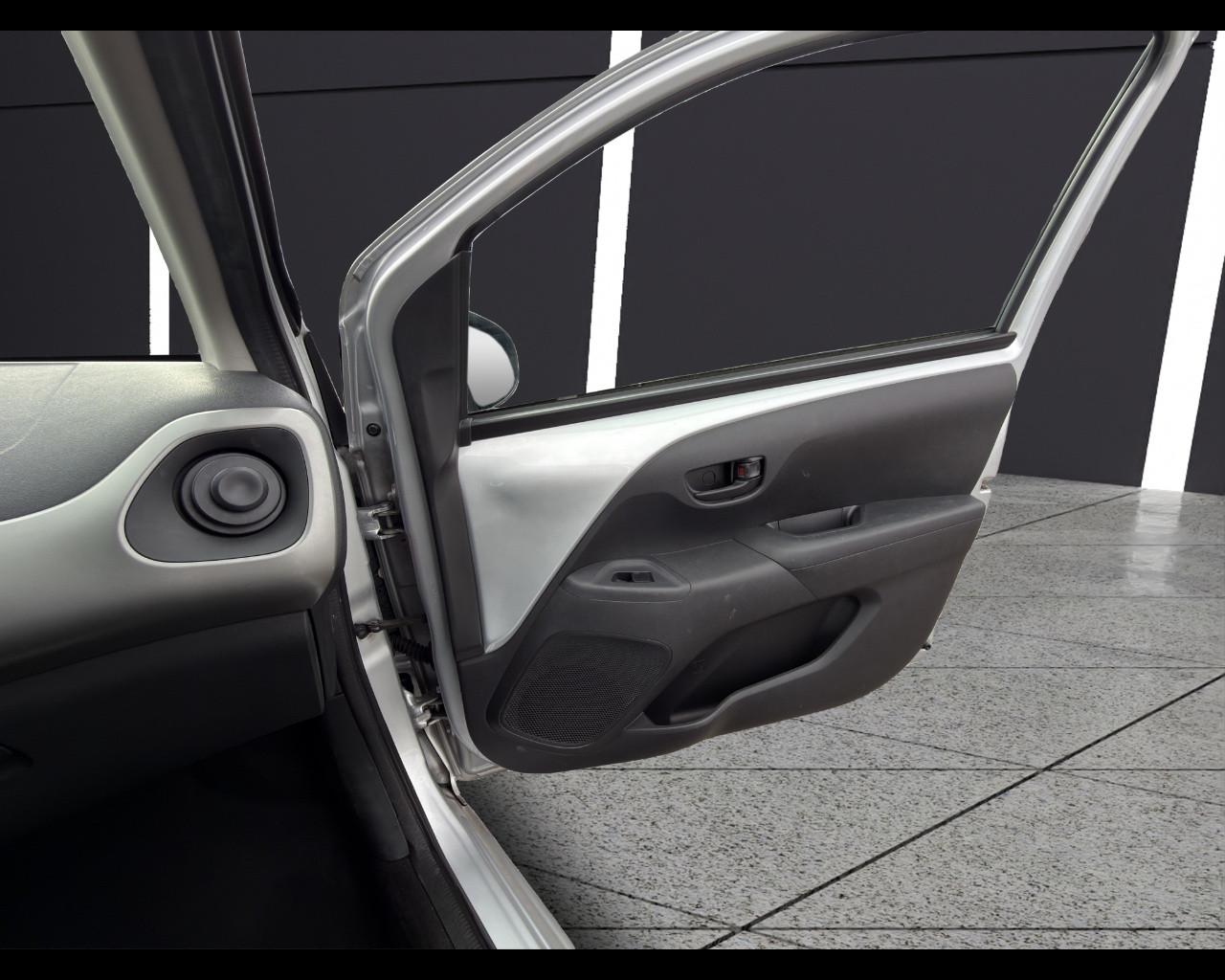 TOYOTA Aygo 1.0 VVT-i 69 CV 5 porte x-play MMT