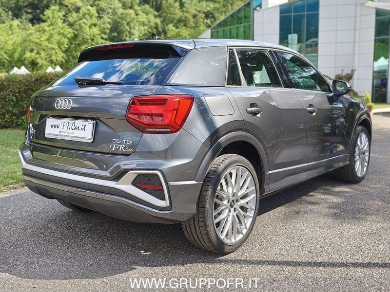 Audi Q2 35 TDI S tronic Identity Black