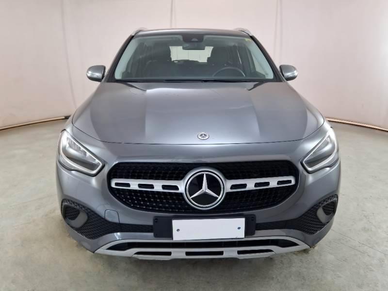 MERCEDES BENZ GLA 180 AUTOMATIC BUSINE