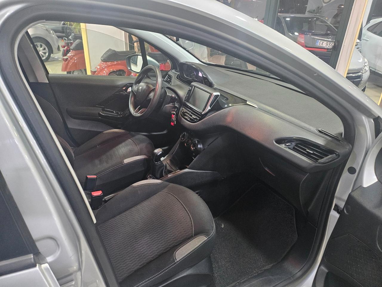 Peugeot 208 PureTech 82 Active 98.000km 2016