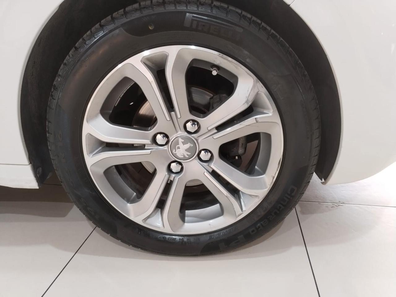 Peugeot 208 1.4 HDi 68 CV 5 porte Allure