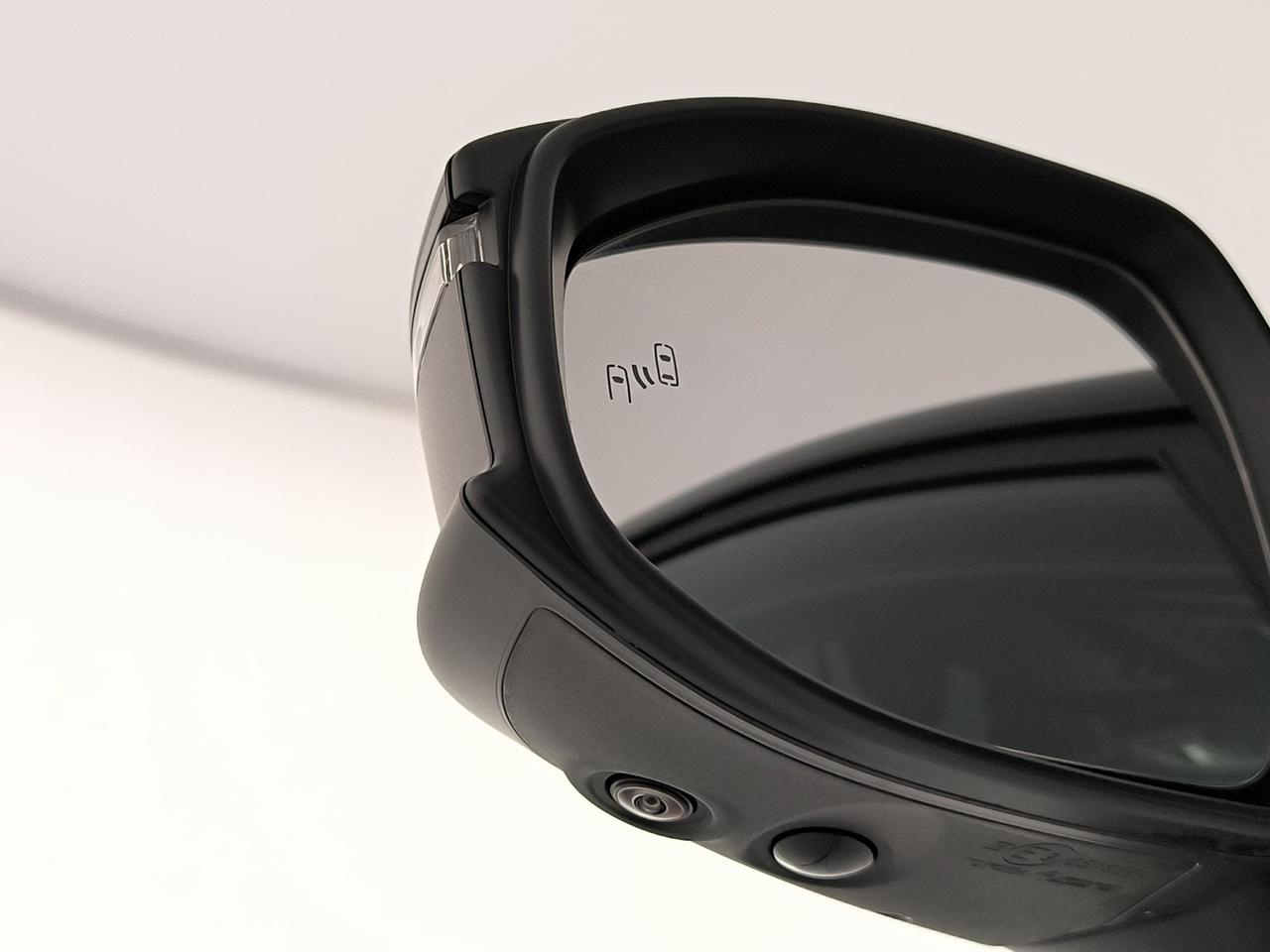 Toyota C-HR 2.0 phev lounge hero fwd e-cvt