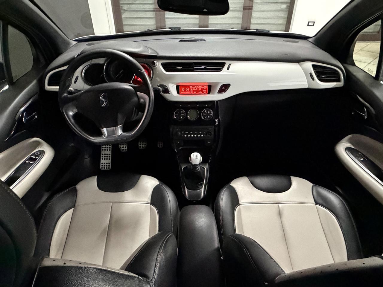 DS 3 1.6 HDi (110) Just Black 2011