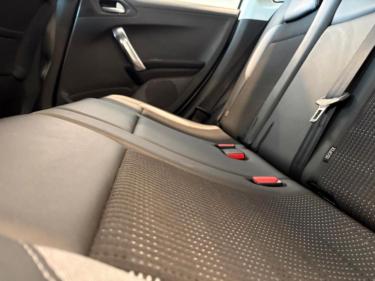 Peugeot 2008 ALLURE BlueHDi 120 6mt GRIP CONTROL
