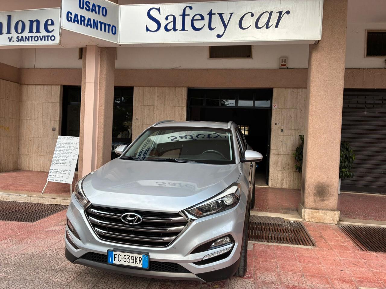 Hyundai Tucson 1.7CRDi perfetta garantita-16