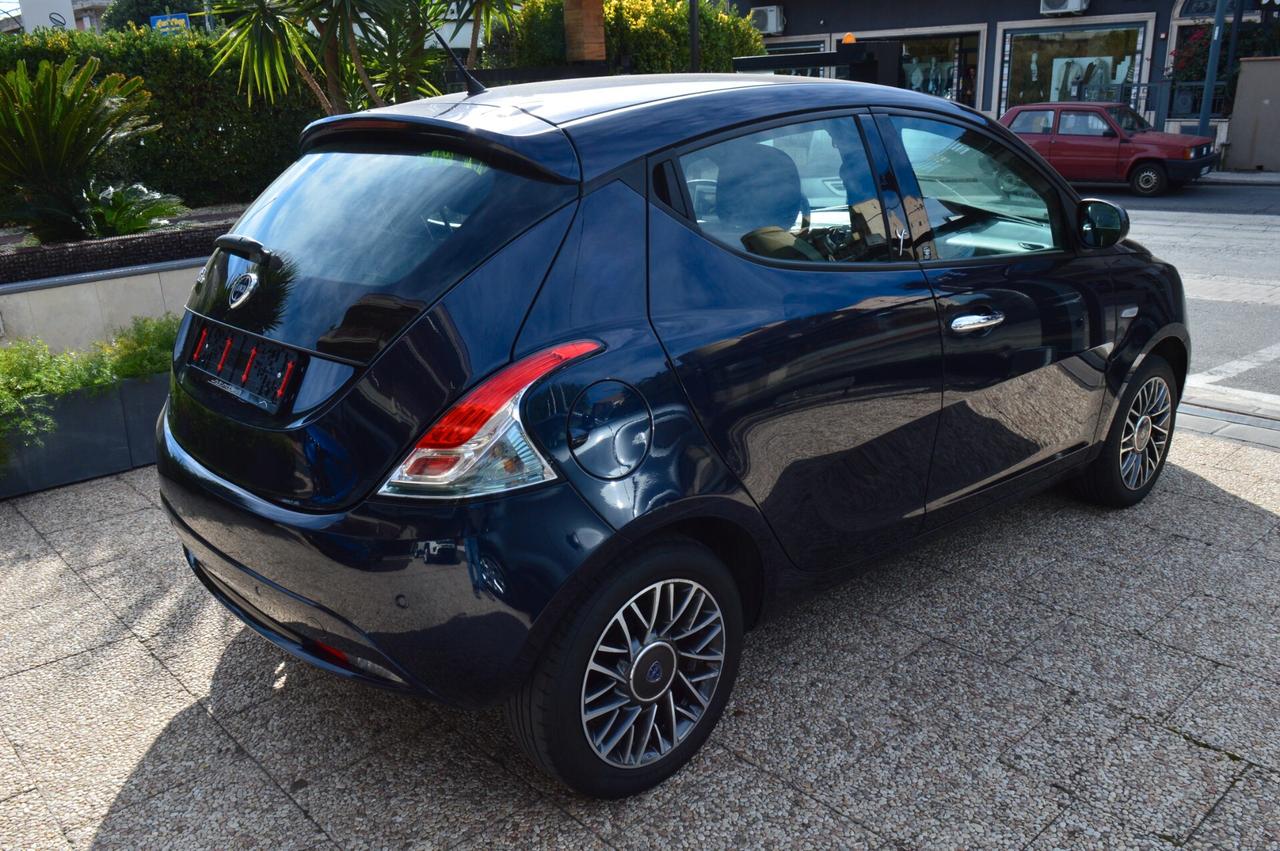 Lancia Ypsilon 1.2 69 CV 5 porte Silver