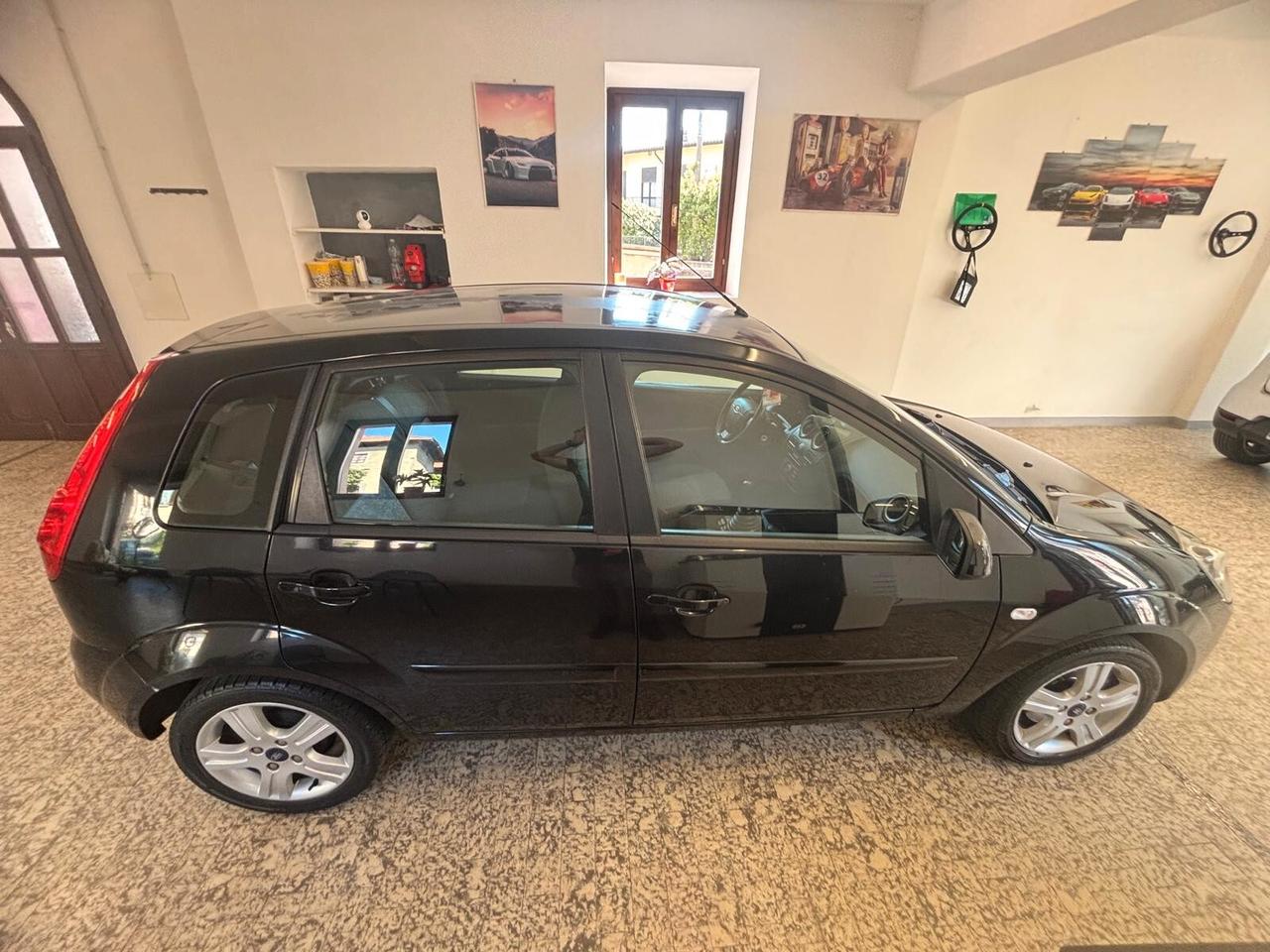 Ford Fiesta 1.2 16V 5p. Ghia