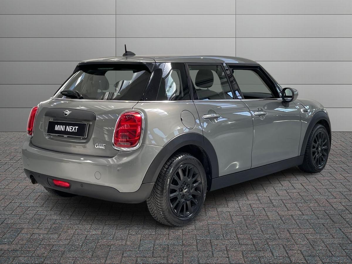 MINI Mini IV F55 2018 5p - Mini 5p 1.5 One Baker Street 102cv aut