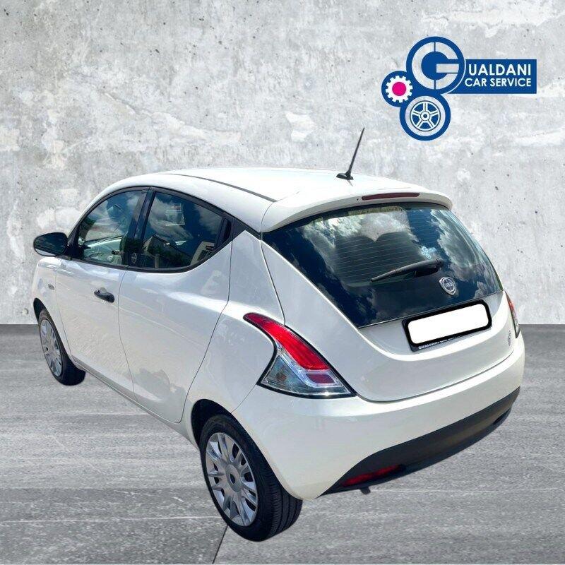 Lancia Ypsilon Ypsilon 1.0 FireFly 5 porte S&S Hybrid Ecochic Silver